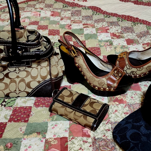 Buddle Women Items. - Picture 5 of 9